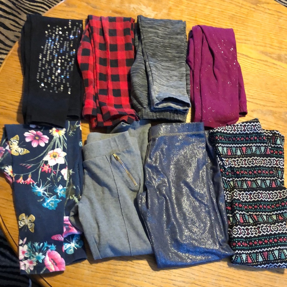 8 pairs of girls leggings.